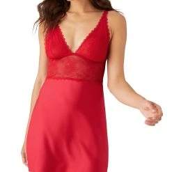 B.TEMPT'D B.tempt’d By Wacoal Women's No Strings Attached Lace Chemise