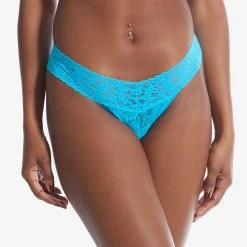 HANKY PANKY Signature Lace Women's 4911 Low Rise Thong